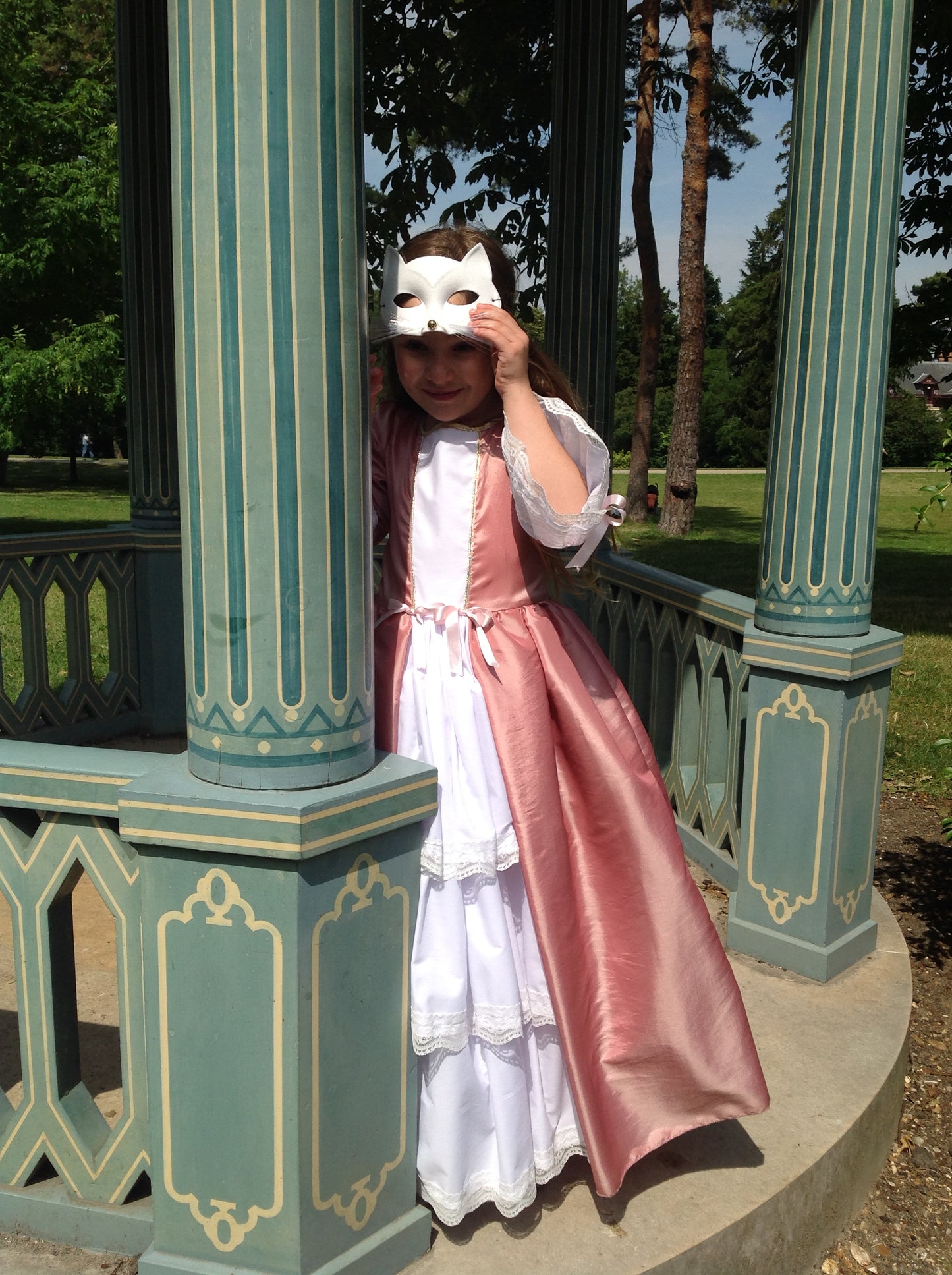 Déguisement fille princesse XVIIIe • Robe Petite Marquise en taffetas rose • Costume fait main Paris