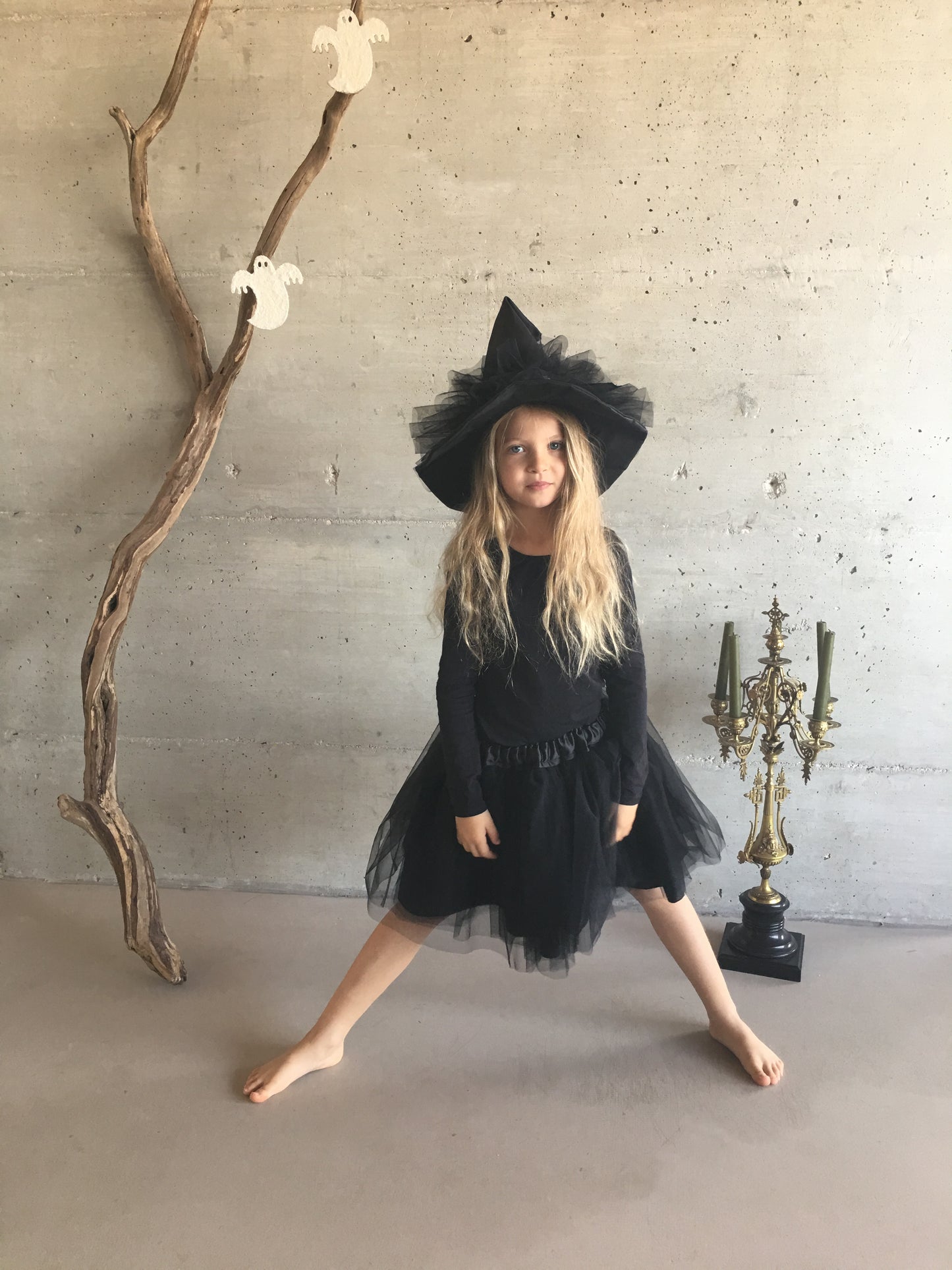 Chapeau de sorcière noir en taffetas et tulle, mini balai argenté, pompon, perles, taille enfant ou adulte, accessoire Halloween chic