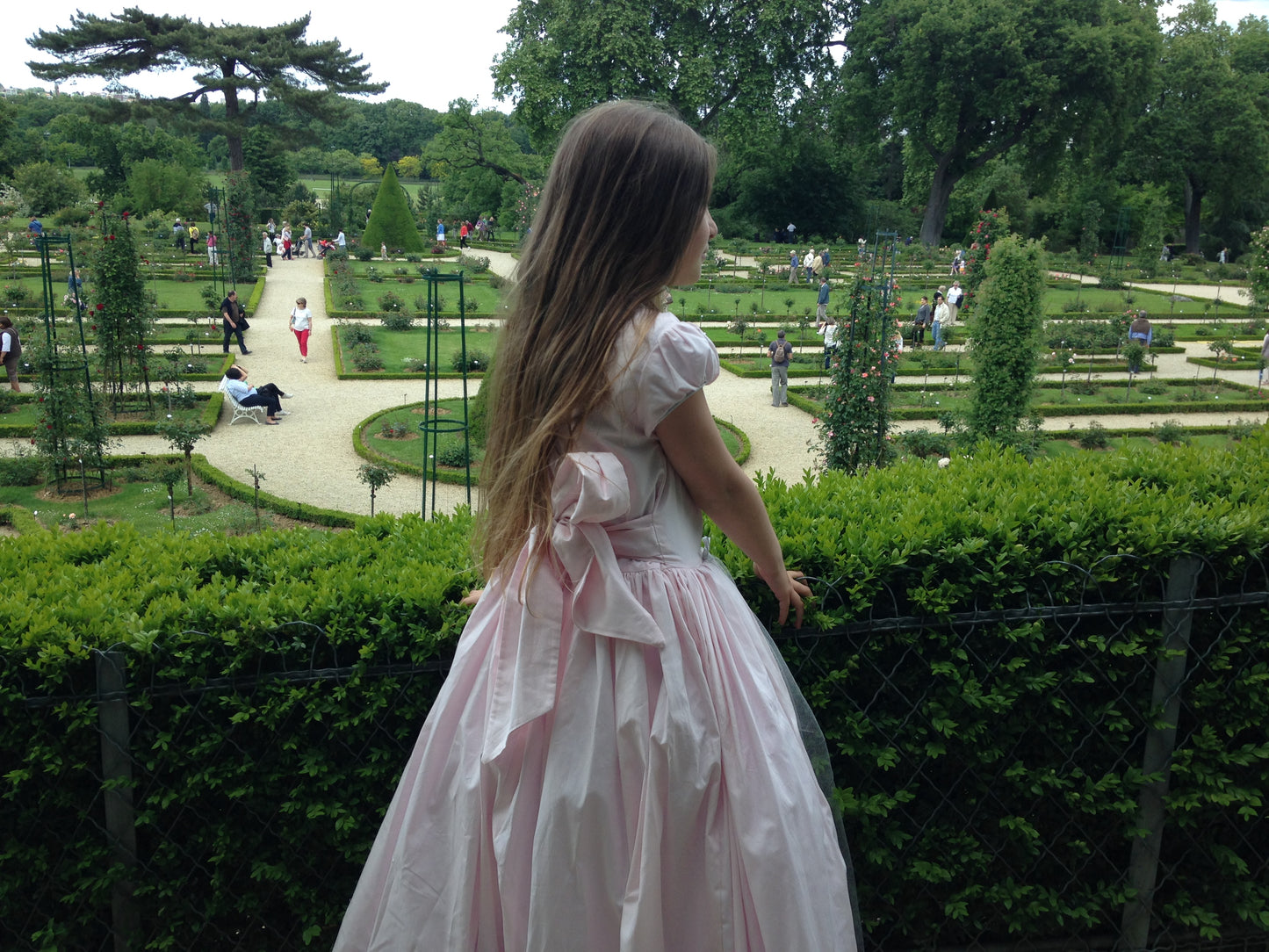 Robe de Princesse Fille Rose Poudré – Coton Haut de Gamme et Tulle Pailleté Argent - Costume Fait Main à Paris