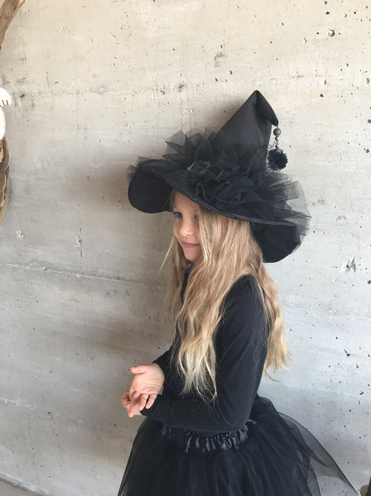Chapeau de sorcière noir en taffetas et tulle, mini balai argenté, pompon, perles, taille enfant ou adulte, accessoire Halloween chic