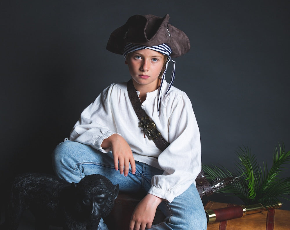 Tricorne de pirate en suédine et tissu marinière – Chapeau déguisement pirate fait main – Taille enfant ou adulte