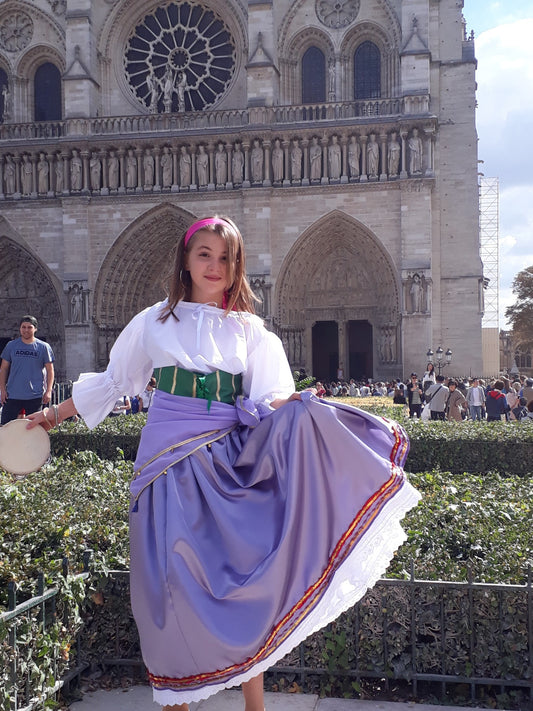 Déguisement Esmeralda enfant et adulte – Costume gitane Disney, jupe satin mauve, tunique blanche, serre-taille vert, foulard bohème